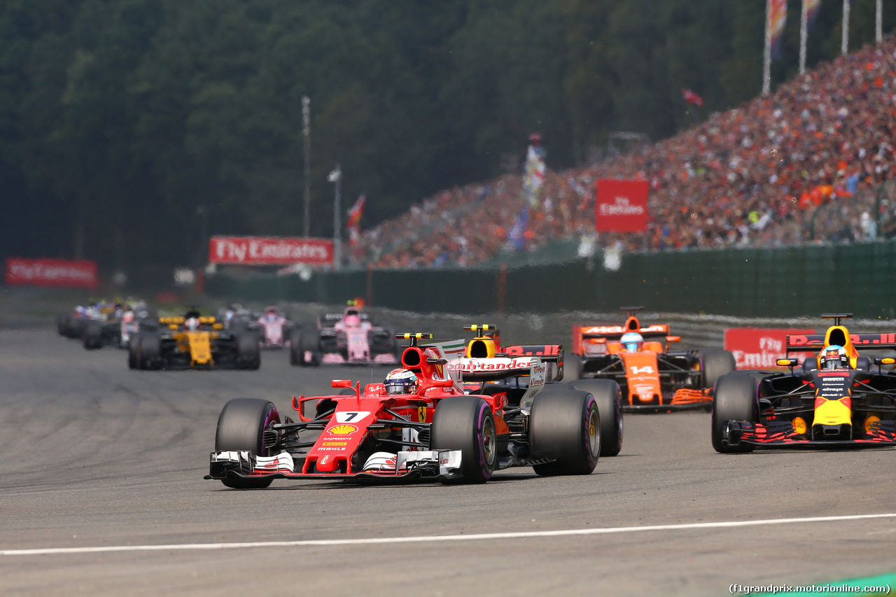 GP BELGIO, 27.08.2017 -  Gara, Kimi Raikkonen (FIN) Ferrari SF70H e Daniel Ricciardo (AUS) Red Bull Racing RB13