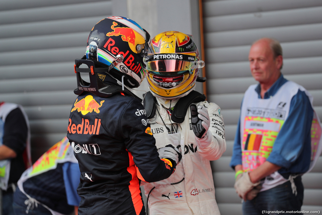 GP BELGIO, 27.08.2017 -  Gara, 3rd place Daniel Ricciardo (AUS) Red Bull Racing RB13 e Lewis Hamilton (GBR) Mercedes AMG F1 W08 vincitore