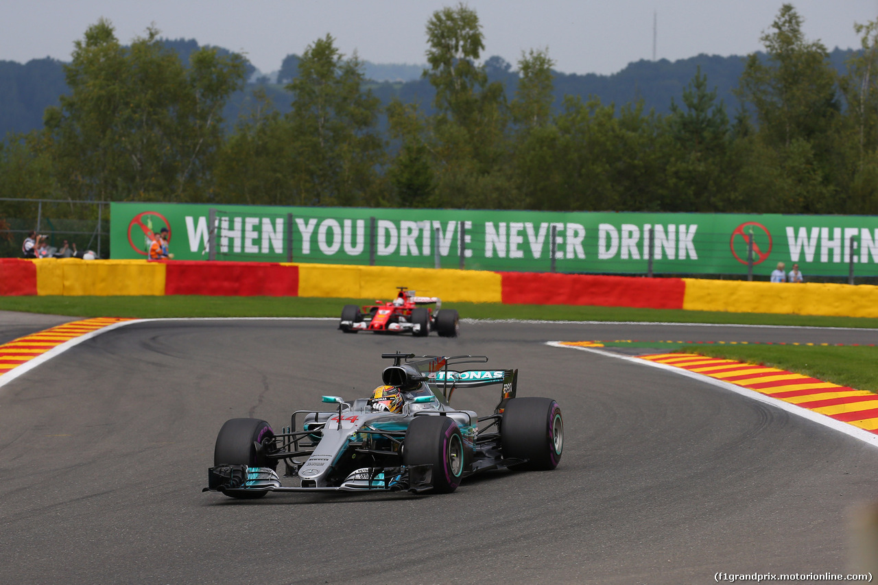 GP BELGIO, 27.08.2017 -  Gara, Lewis Hamilton (GBR) Mercedes AMG F1 W08 e Sebastian Vettel (GER) Ferrari SF70H