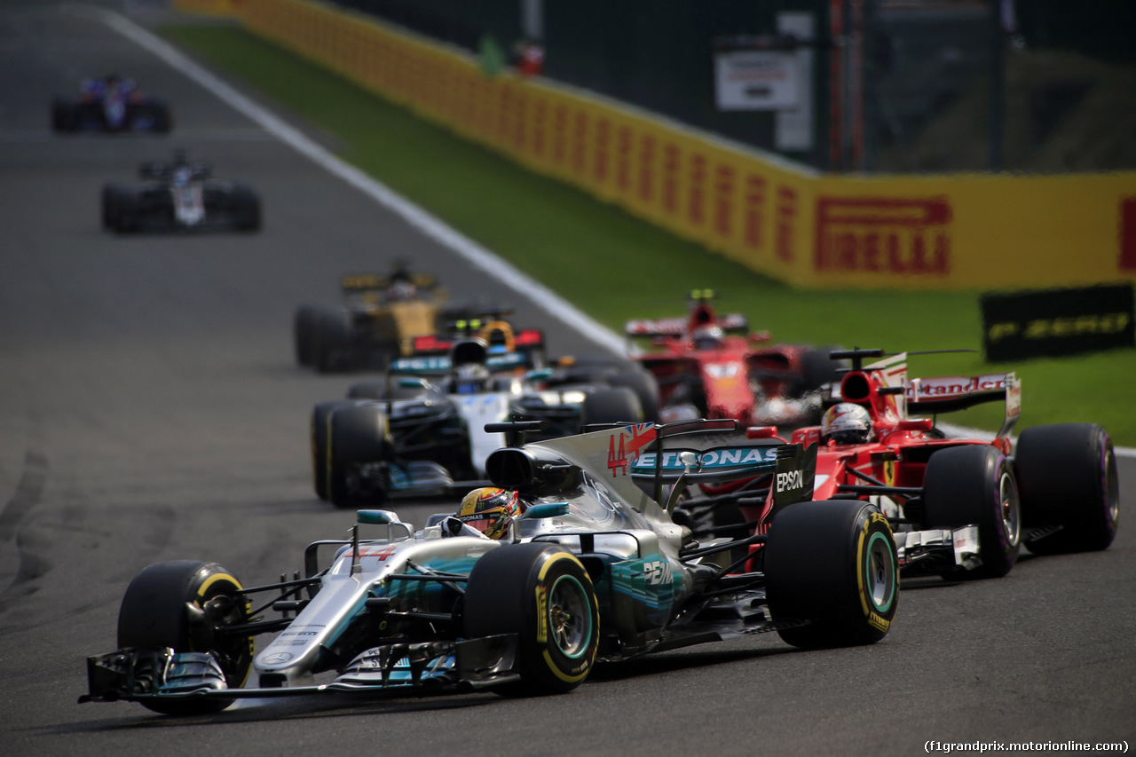 GP BELGIO, 27.08.2017 -  Gara, Lewis Hamilton (GBR) Mercedes AMG F1 W08 davanti a Sebastian Vettel (GER) Ferrari SF70H