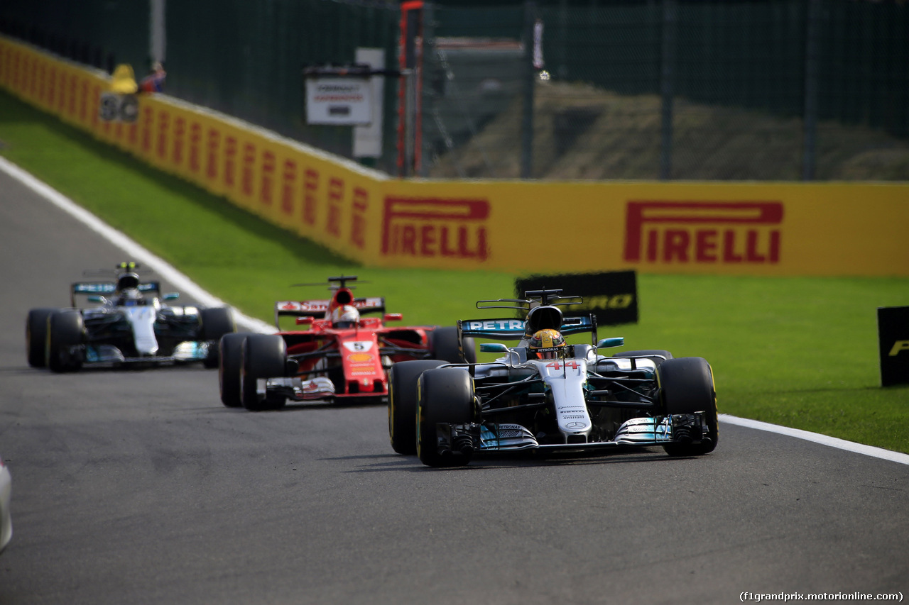 GP BELGIO, 27.08.2017 -  Gara, Lewis Hamilton (GBR) Mercedes AMG F1 W08 davanti a Sebastian Vettel (GER) Ferrari SF70H