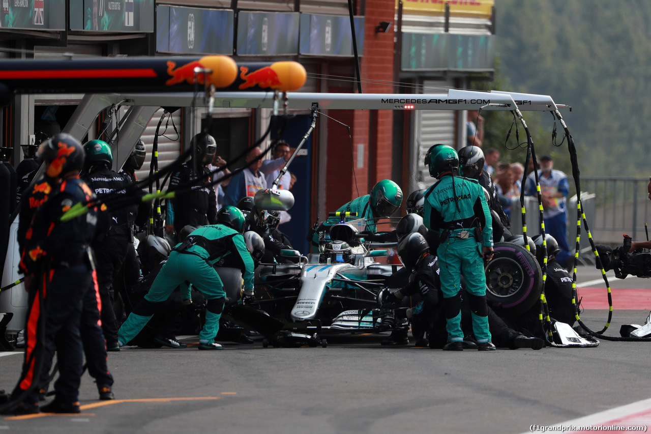 GP BELGIO, 27.08.2017 -  Gara, Pit stop, Valtteri Bottas (FIN) Mercedes AMG F1 W08