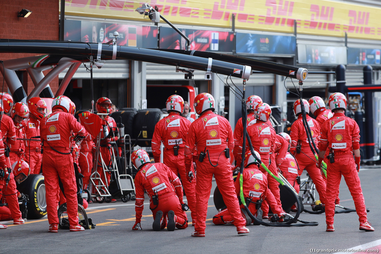GP BELGIO, 27.08.2017 -  Gara, Pit stop FERRARI