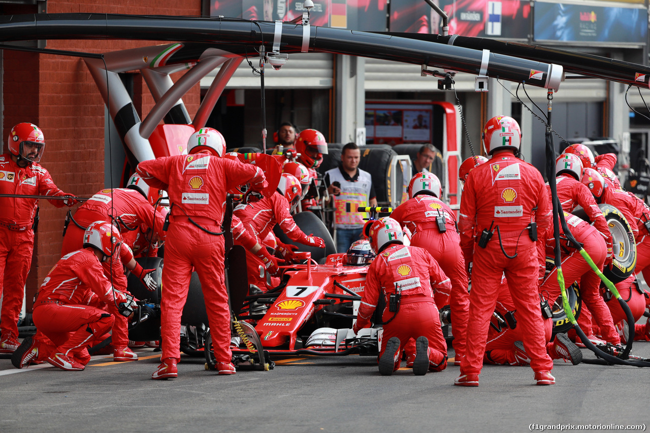 GP BELGIO, 27.08.2017 -  Gara, Pit stop, Kimi Raikkonen (FIN) Ferrari SF70H