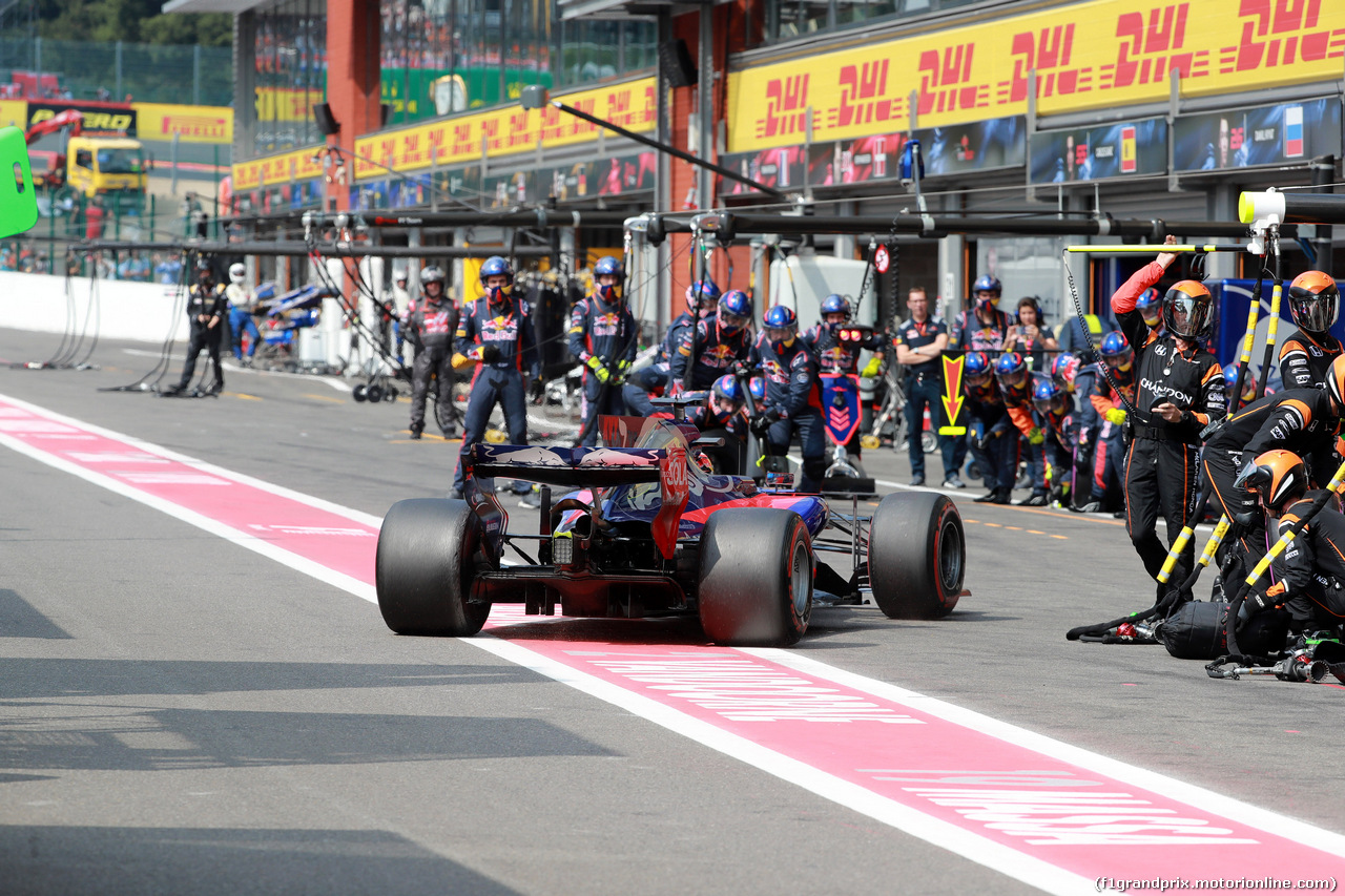GP BELGIO, 27.08.2017 -  Gara, Pit stop, Daniil Kvyat (RUS) Scuderia Toro Rosso STR12