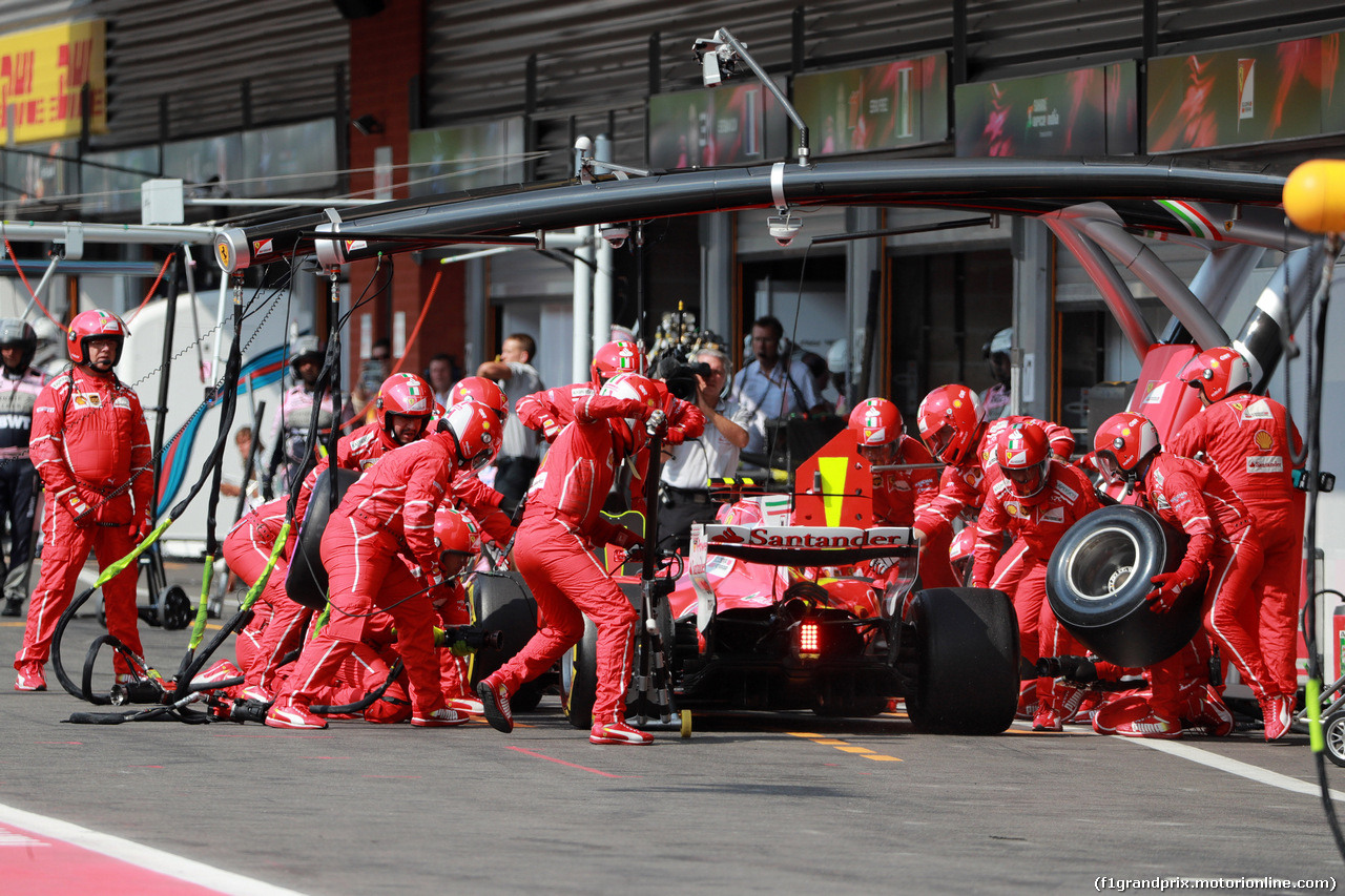 GP BELGIO, 27.08.2017 -  Gara, Pit stop, Kimi Raikkonen (FIN) Ferrari SF70H