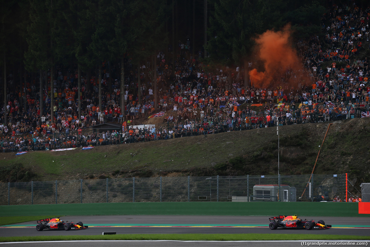 GP BELGIO, 27.08.2017 -  Gara, Daniel Ricciardo (AUS) Red Bull Racing RB13 e Max Verstappen (NED) Red Bull Racing RB13
