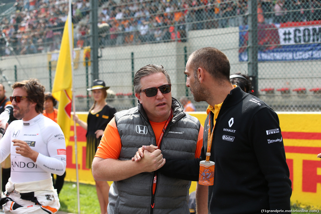 GP BELGIO, 27.08.2017 -  Gara, Fernando Alonso (ESP) McLaren MCL32, Zak Brown (USA) McLaren Executive Director e Cyril Abiteboul (FRA) Renault Sport F1 Managing Director