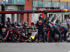 GP BELGIO, 27.08.2017 -  Gara, Pit stop, Daniel Ricciardo (AUS) Red Bull Racing RB13