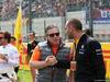 GP BELGIO, 27.08.2017 -  Gara, Fernando Alonso (ESP) McLaren MCL32, Zak Brown (USA) McLaren Executive Director e Cyril Abiteboul (FRA) Renault Sport F1 Managing Director