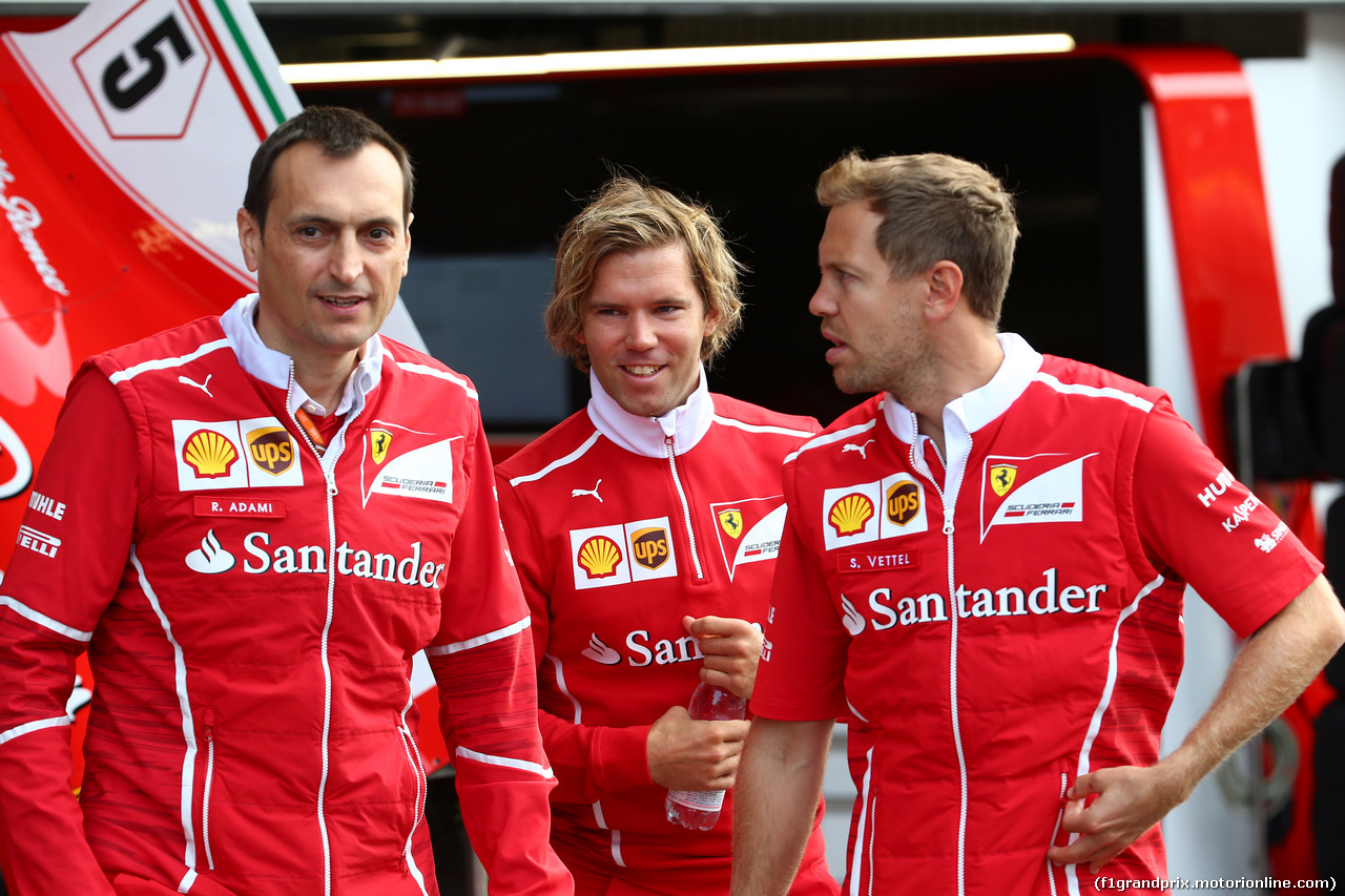 GP BELGIO, 24.08.2017 - Riccardo Adami (ITA) Ferrari Gara Engineer, Antti Kontsas (FIN) Sebastian Vettel Personal Trainer e Sebastian Vettel (GER) Ferrari SF70H