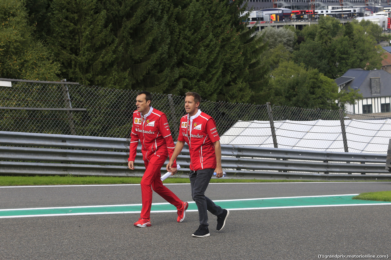GP BELGIO, 24.08.2017 - Riccardo Adami (ITA) Ferrari Gara Engineer e Sebastian Vettel (GER) Ferrari SF70H