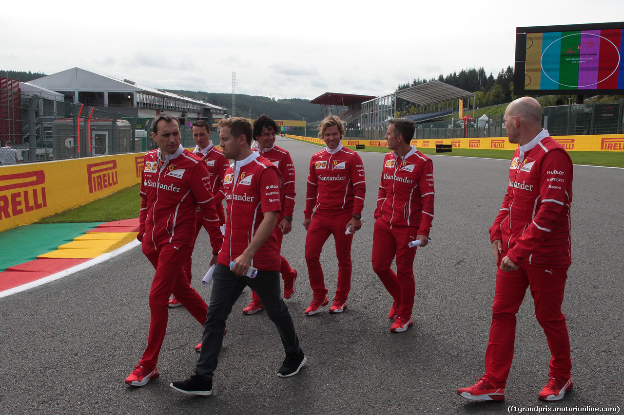 GP BELGIO, 24.08.2017 - Riccardo Adami (ITA) Ferrari Gara Engineer e Sebastian Vettel (GER) Ferrari SF70H