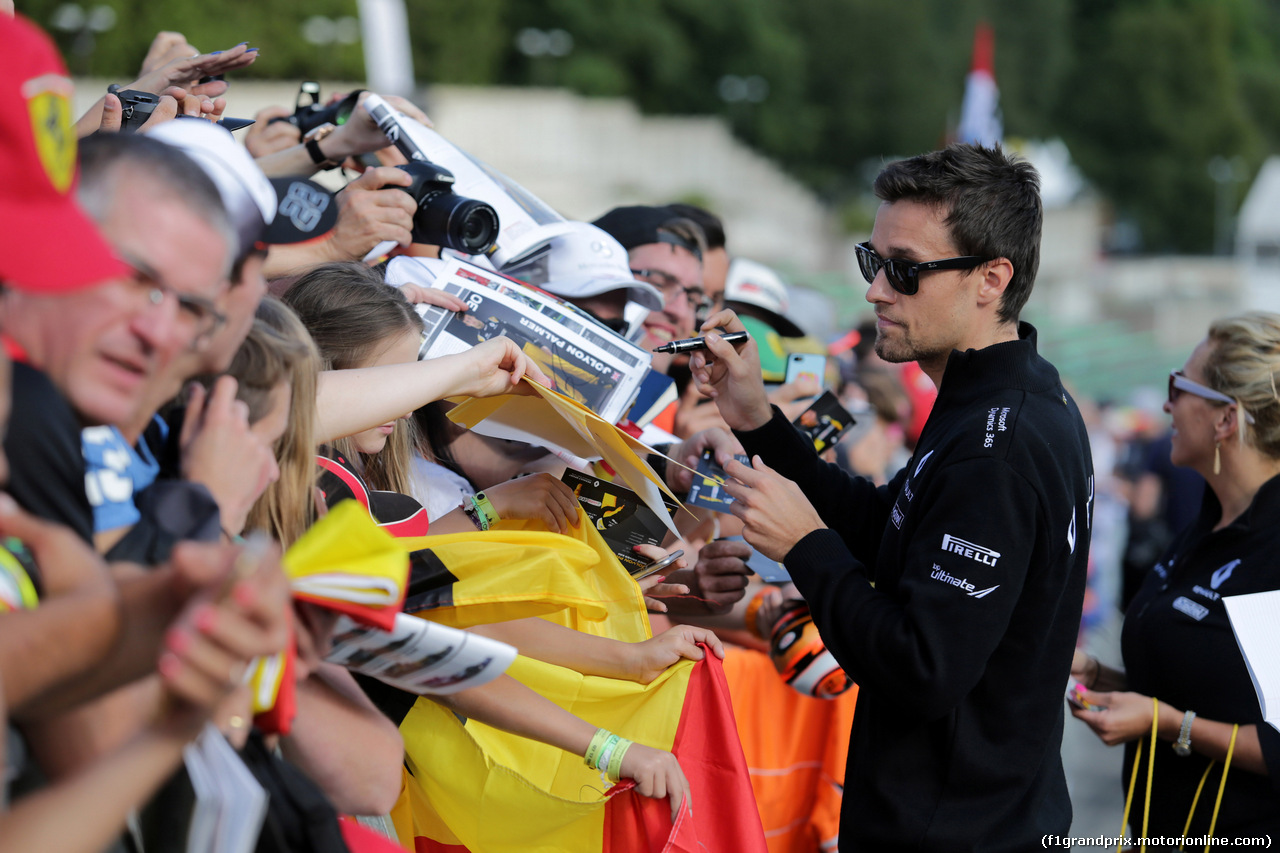 GP BELGIO, 24.08.2017 - Jolyon Palmer (GBR) Renault Sport F1 Team RS17
