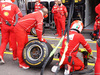 GP BELGIO, 24.08.2017 - Mechanics Ferrari e Pirelli Tyre