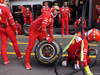 GP BELGIO, 24.08.2017 - Mechanics Ferrari e Pirelli Tyre