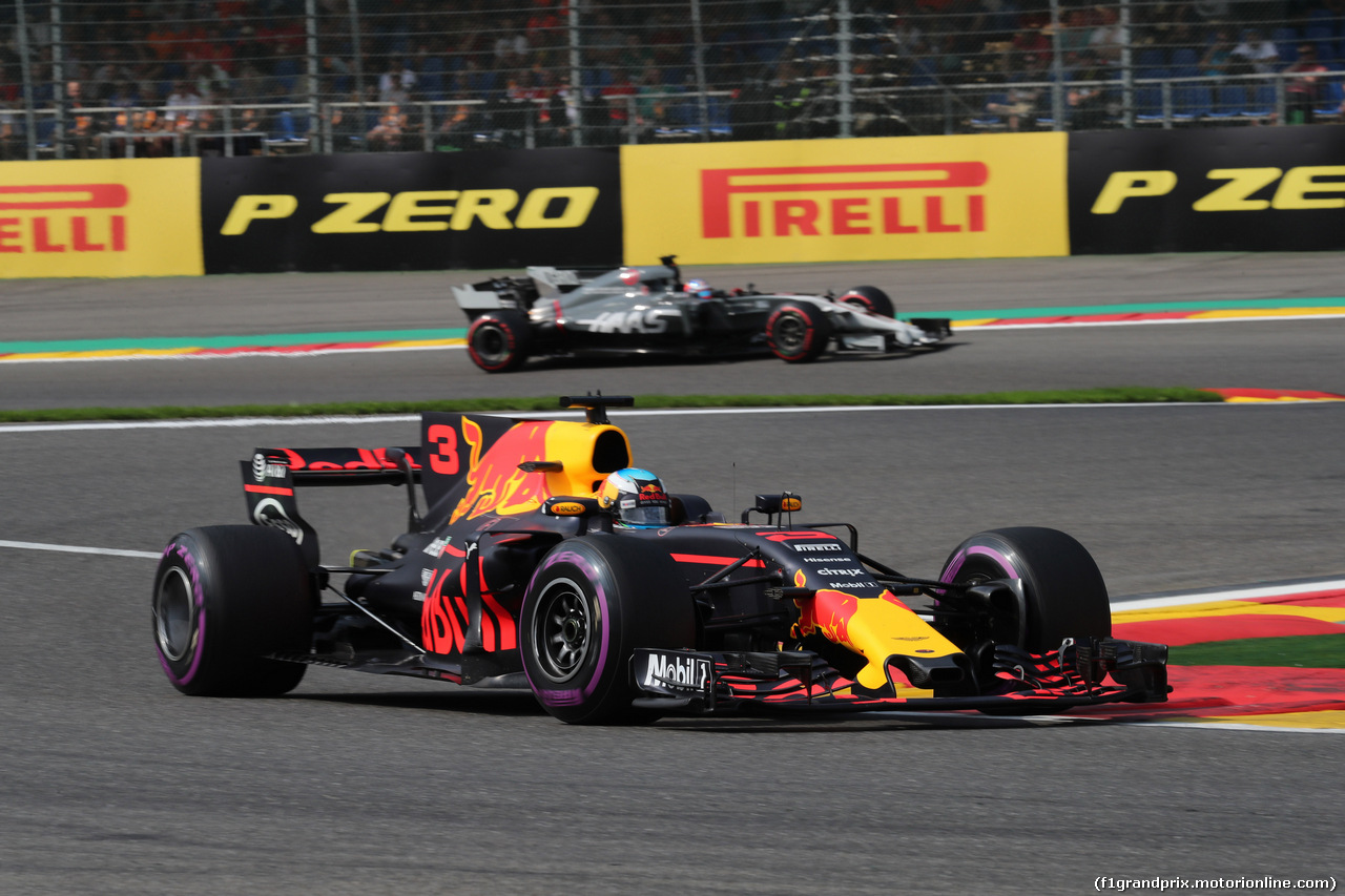 GP BELGIO, 26.08.2017 - Prove Libere 3, Daniel Ricciardo (AUS) Red Bull Racing RB13 e Romain Grosjean (FRA) Haas F1 Team VF-17