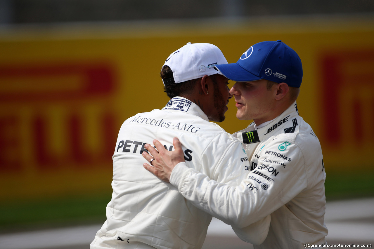 GP BELGIO, 26.08.2017 - Qualifiche, Lewis Hamilton (GBR) Mercedes AMG F1 W08 pole position e 3rd place Valtteri Bottas (FIN) Mercedes AMG F1 W08