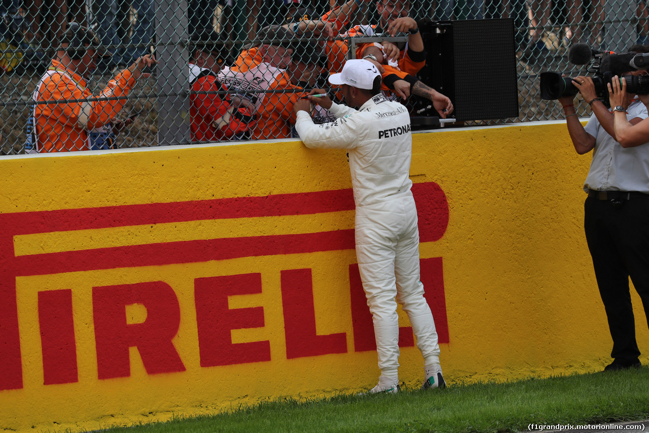 GP BELGIO, 26.08.2017 - Qualifiche, Lewis Hamilton (GBR) Mercedes AMG F1 W08 pole position