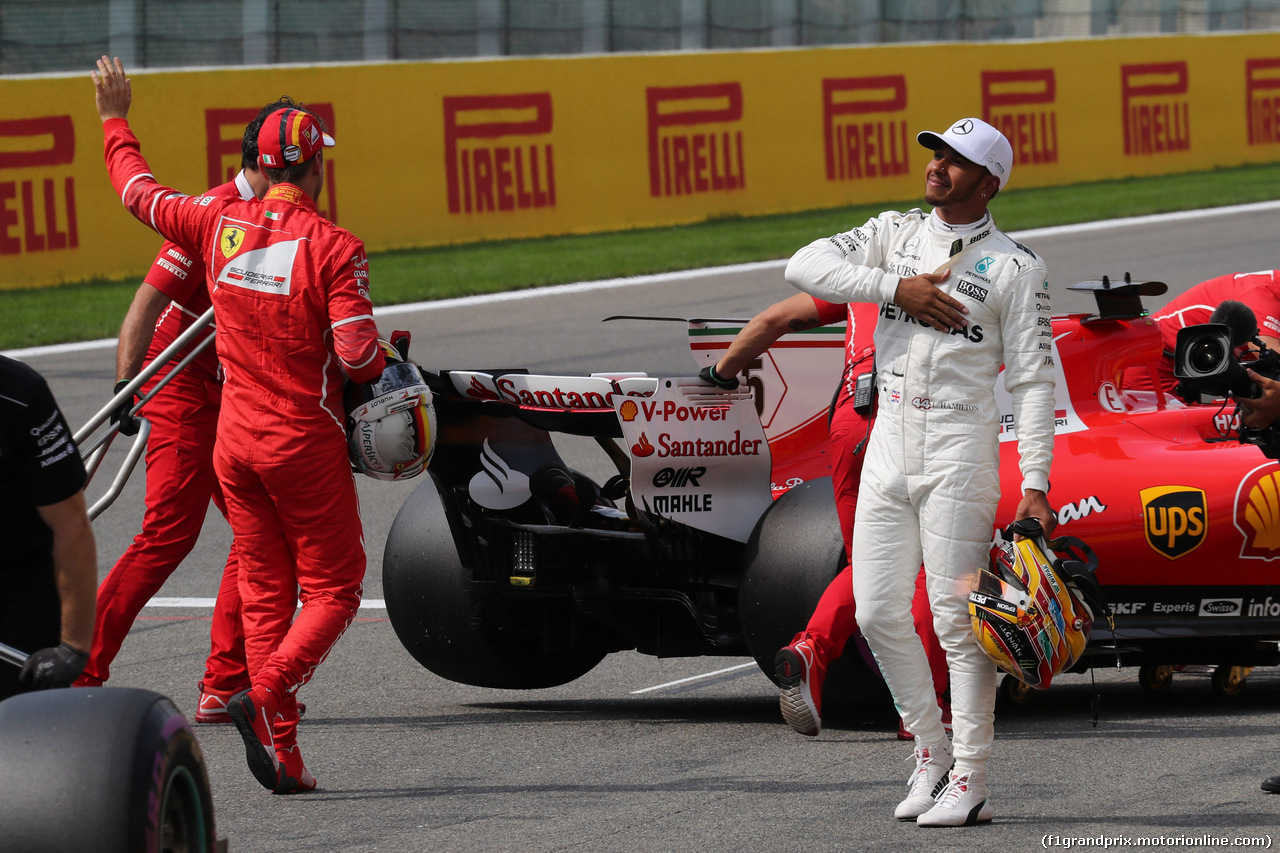 GP BELGIO, 26.08.2017 - Qualifiche, 2nd place Sebastian Vettel (GER) Ferrari SF70H e Lewis Hamilton (GBR) Mercedes AMG F1 W08 pole position