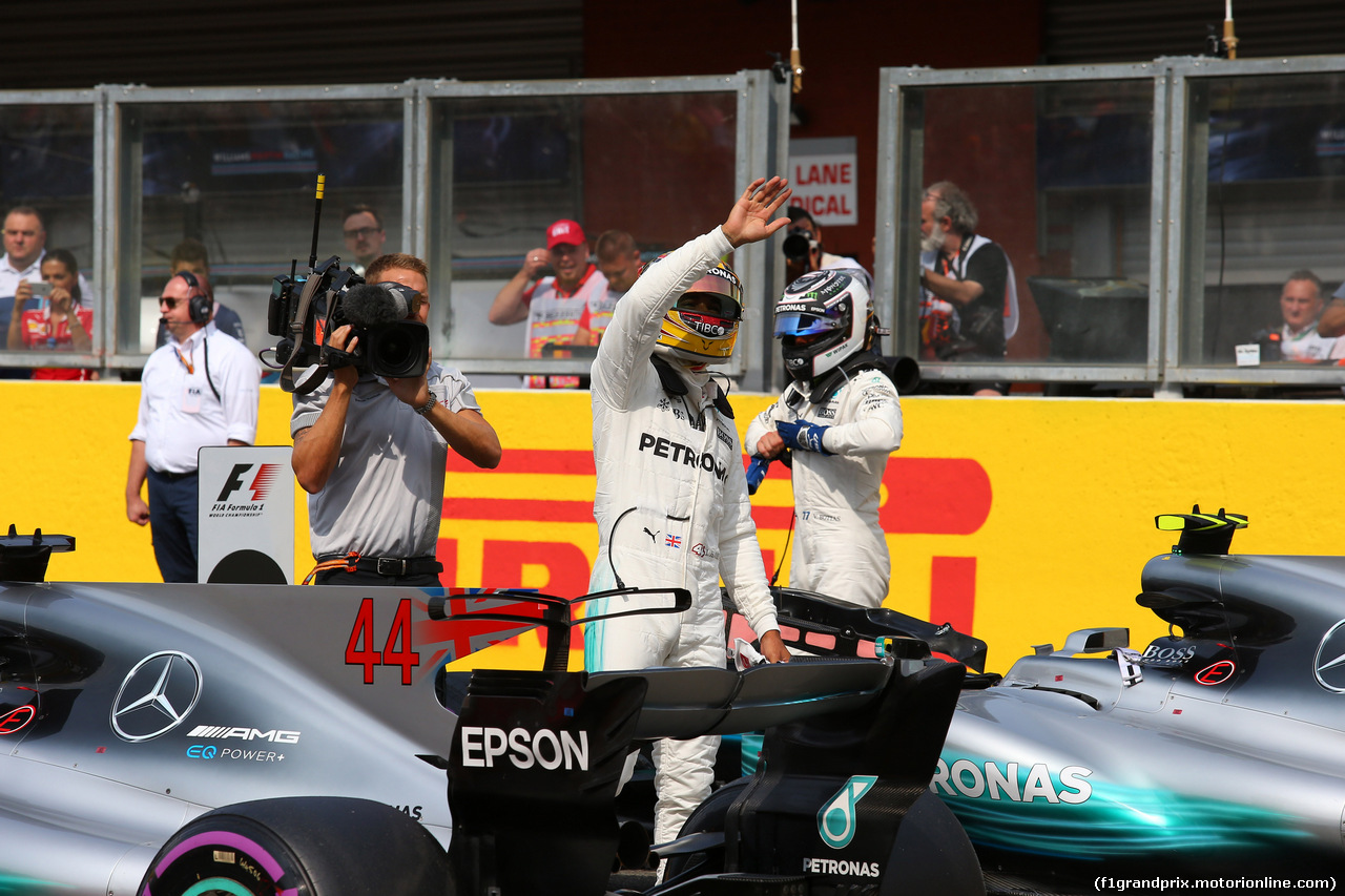 GP BELGIO, 26.08.2017 - Qualifiche, Lewis Hamilton (GBR) Mercedes AMG F1 W08 pole position e 3rd place Valtteri Bottas (FIN) Mercedes AMG F1 W08