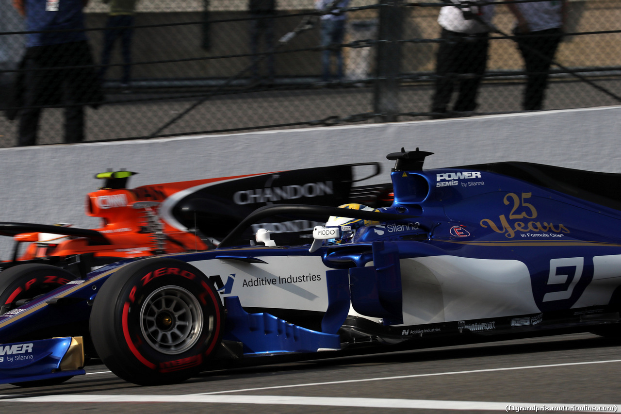 GP BELGIO, 25.08.2017 - Prove Libere 1, Marcus Ericsson (SUE) Sauber C36 e Stoffel Vandoorne (BEL) McLaren MCL32