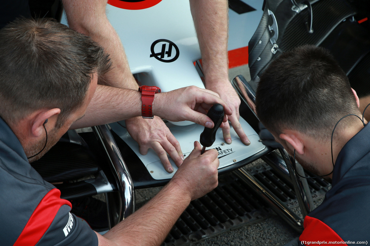 GP BELGIO, 25.08.2017 - Prove Libere 1, Mechanics Haas