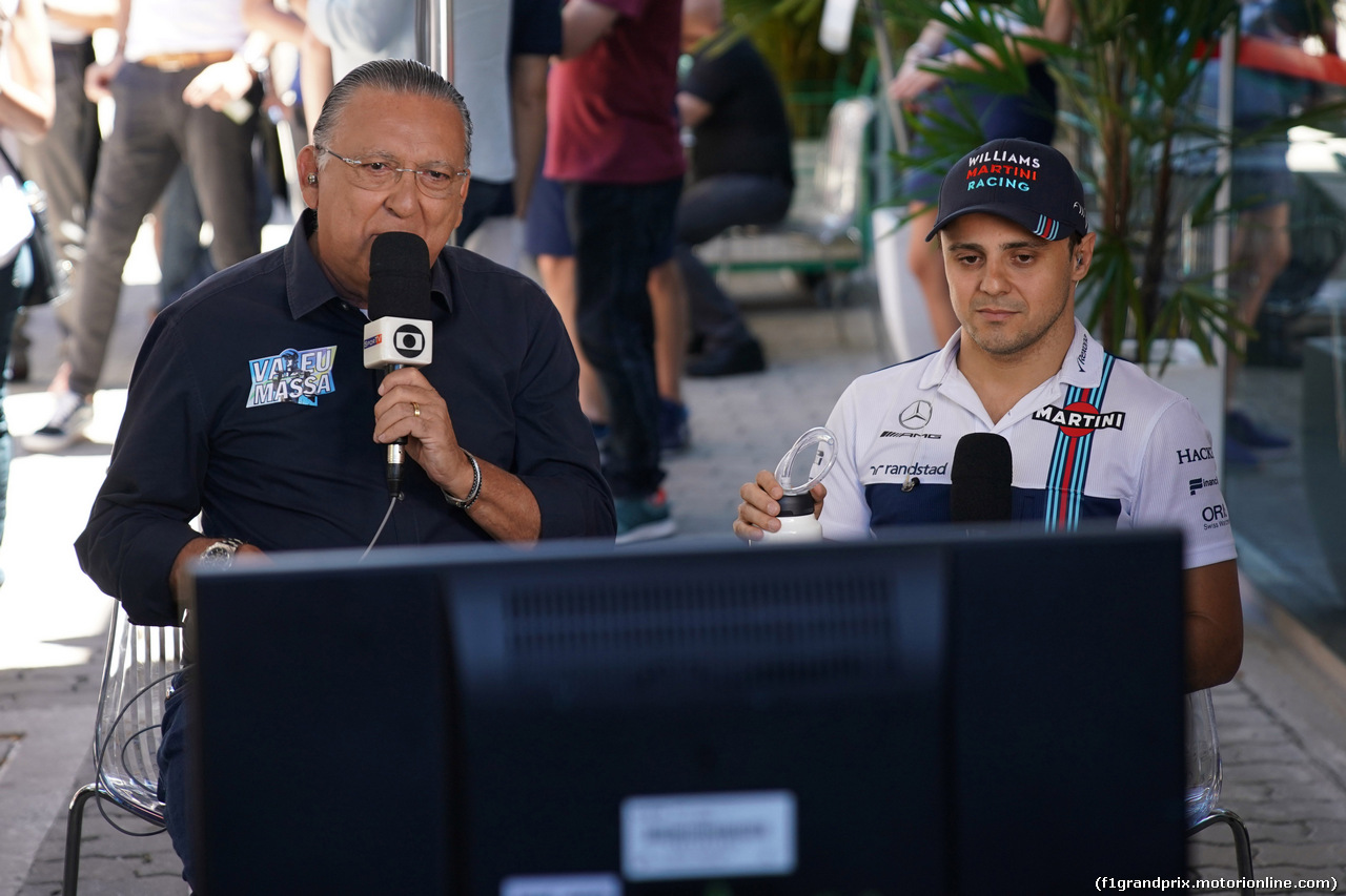 GP BRASILE, 12.11.2017 - Galvao Bueno (BRA) TV Globo e Felipe Massa (BRA) Williams FW40