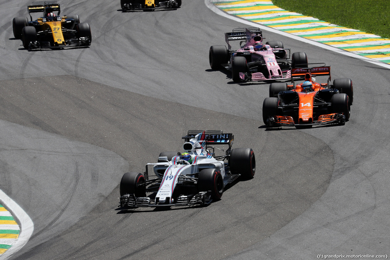 GP BRASILE, 12.11.2017 - Gara, Felipe Massa (BRA) Williams FW40 e Fernando Alonso (ESP) McLaren MCL32