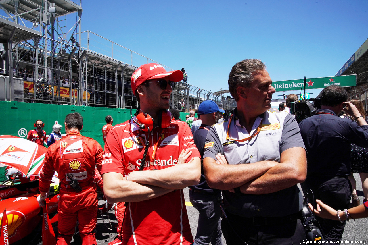 GP BRASILE, 12.11.2017 - Gara, Antonio Giovinazzi (ITA) Ferrari Test Driver e Mario Isola (ITA), Pirelli Racing Manager