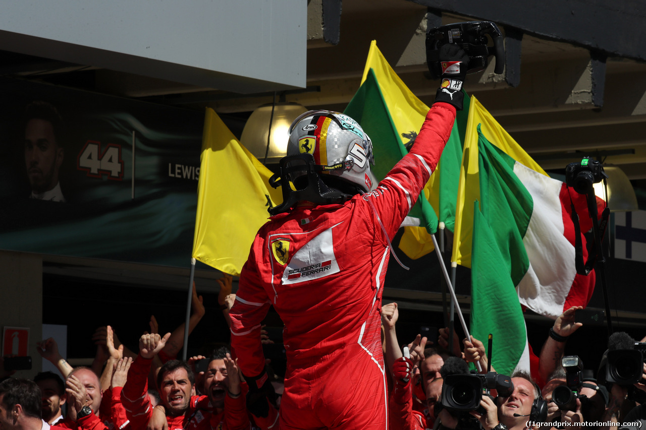 GP BRASILE, 12.11.2017 - Gara, Sebastian Vettel (GER) Ferrari SF70H vincitore