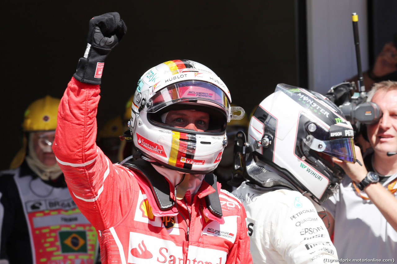 GP BRASILE, 12.11.2017 - Gara, Sebastian Vettel (GER) Ferrari SF70H vincitore e 2nd place Valtteri Bottas (FIN) Mercedes AMG F1 W08