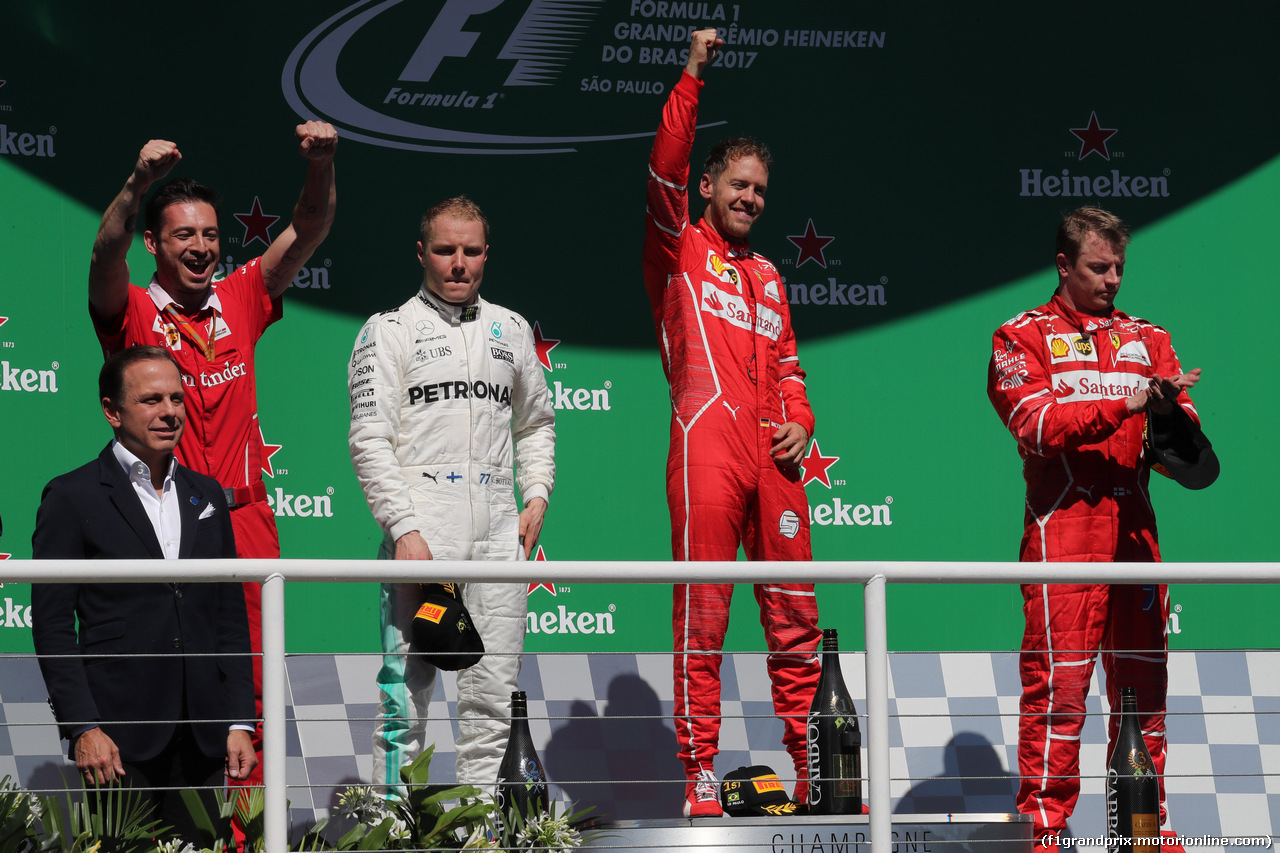 GP BRASILE, 12.11.2017 - Gara, 1st place Sebastian Vettel (GER) Ferrari SF70H, 2nd place Valtteri Bottas (FIN) Mercedes AMG F1 W08 e 3rd place Kimi Raikkonen (FIN) Ferrari SF70H