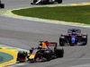 GP BRASILE, 12.11.2017 - Gara, Daniel Ricciardo (AUS) Red Bull Racing RB13 e Pierre Gasly (FRA) Scuderia Toro Rosso STR12