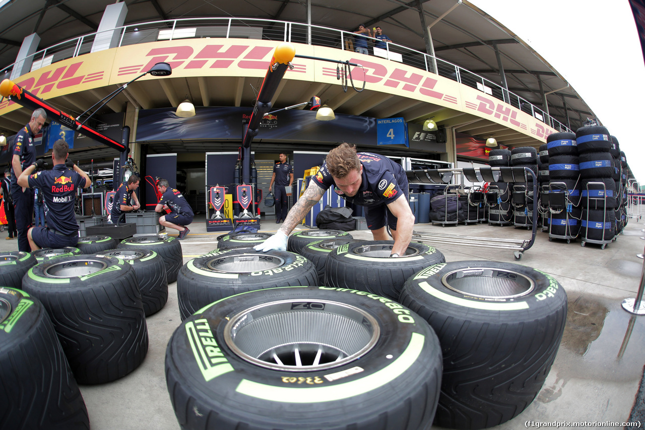 GP BRASILE, 09.11.2017 - Pirelli Tyres