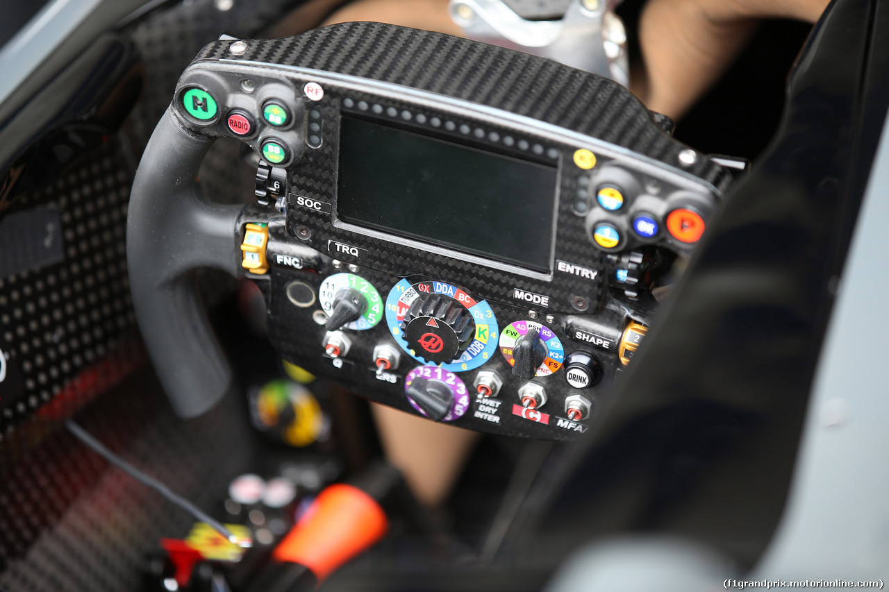GP BRASILE, 09.11.2017 - The steering wheel of Haas F1 Team VF-17
