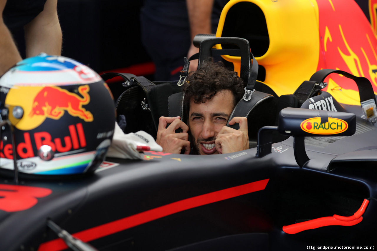 GP BRASILE, 11.11.2017 - Prove Libere 3, Daniel Ricciardo (AUS) Red Bull Racing RB13