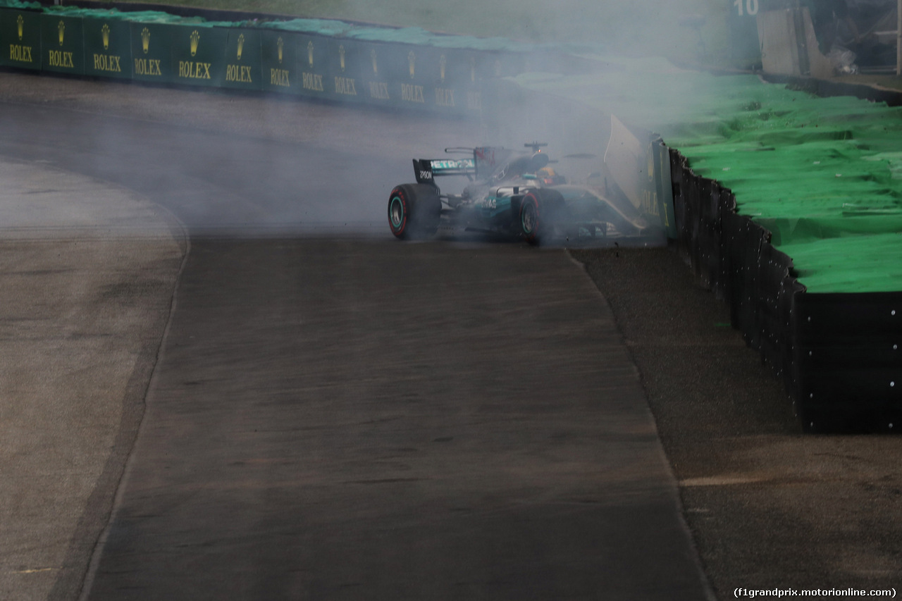 GP BRASILE, 11.11.2017 - Qualifiche, Crash, Lewis Hamilton (GBR) Mercedes AMG F1 W08