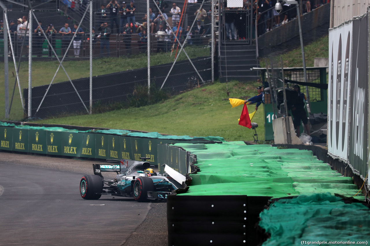 GP BRASILE, 11.11.2017 - Qualifiche, Crash, Lewis Hamilton (GBR) Mercedes AMG F1 W08