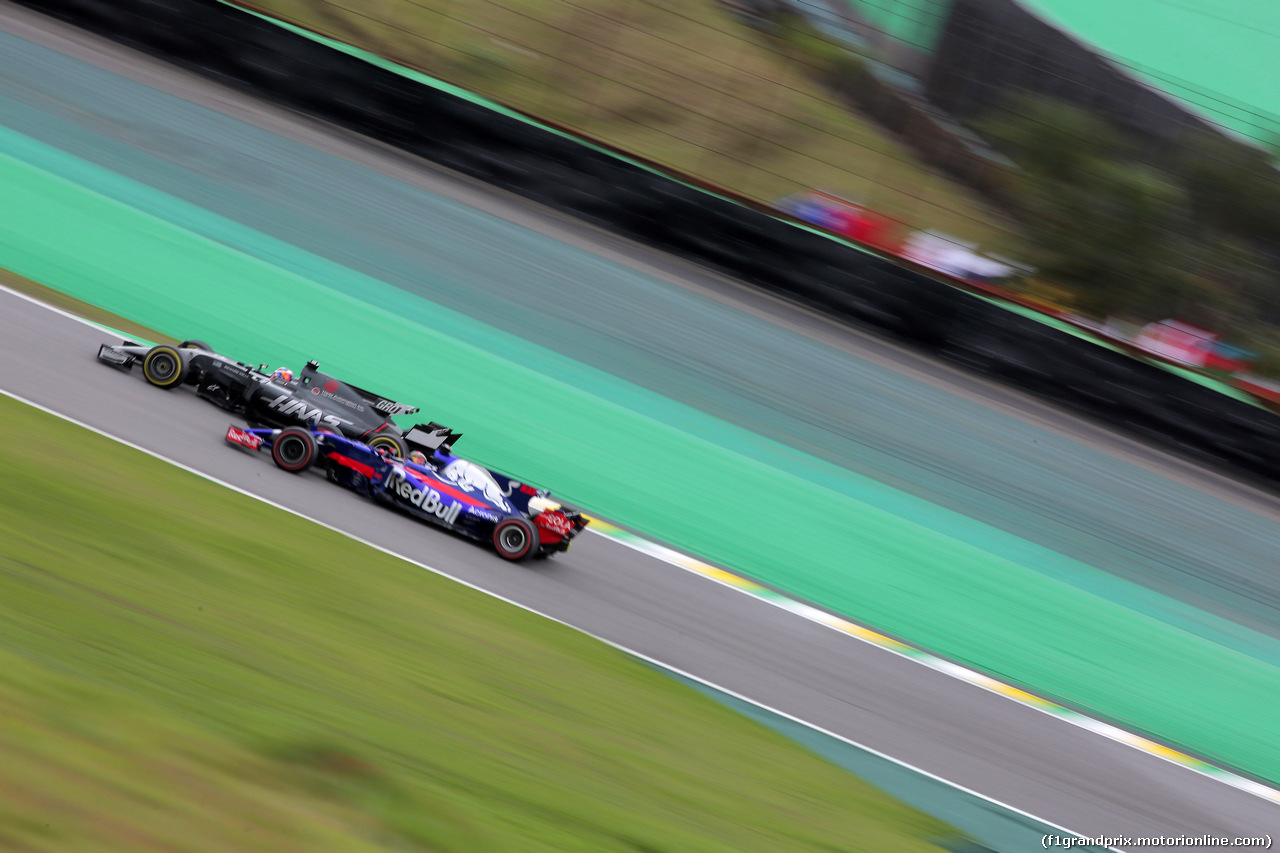 GP BRASILE, 11.11.2017 - Prove Libere 3, Romain Grosjean (FRA) Haas F1 Team VF-17 e Brendon Hartley (NZL) Scuderia Toro Rosso STR12