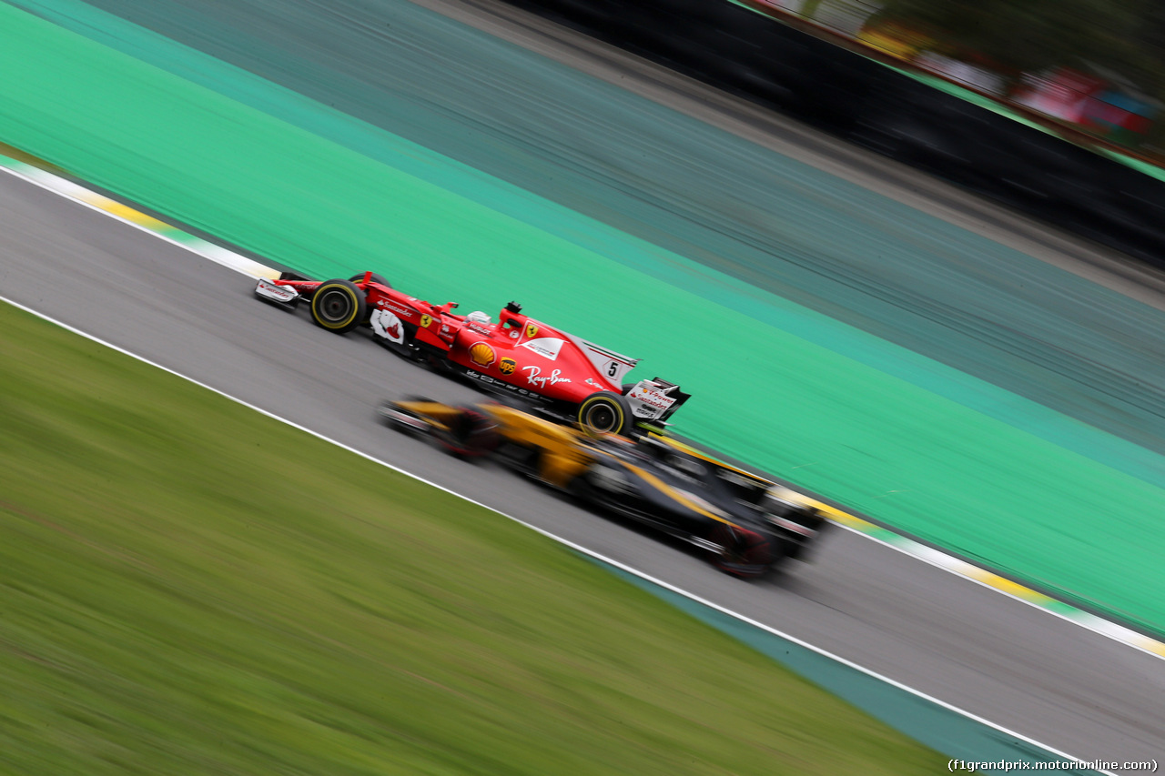 GP BRASILE, 11.11.2017 - Qualifiche, Sebastian Vettel (GER) Ferrari SF70H e Carlos Sainz Jr (ESP) Renault Sport F1 Team RS17