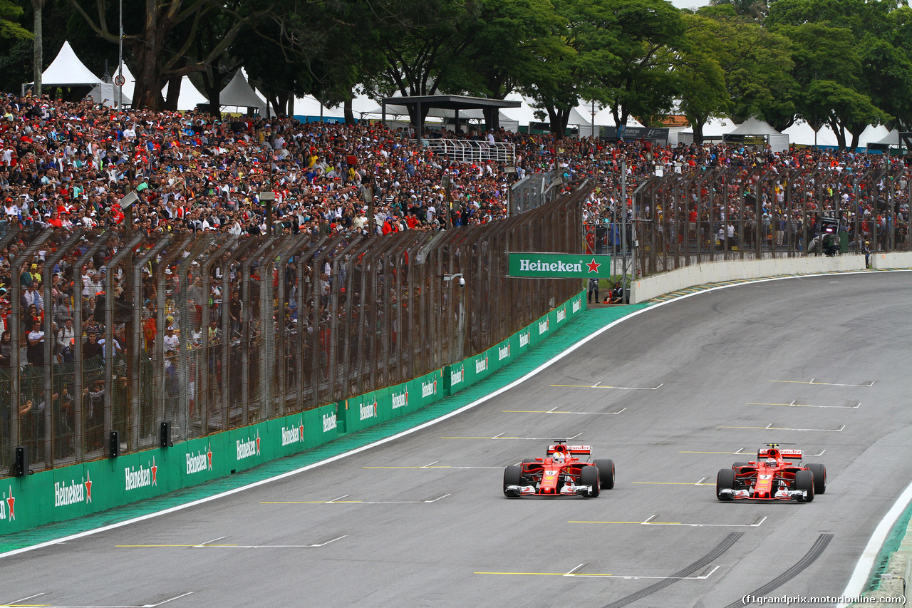 GP BRASILE, 11.11.2017 - Qualifiche, Sebastian Vettel (GER) Ferrari SF70H e Kimi Raikkonen (FIN) Ferrari SF70H