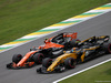 GP BRASILE, 11.11.2017 - Qualifiche, Stoffel Vandoorne (BEL) McLaren MCL32 e Carlos Sainz Jr (ESP) Renault Sport F1 Team RS17