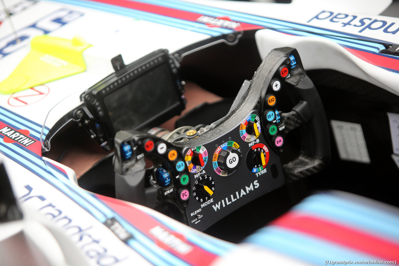 GP BRASILE, 09.11.2017 - Williams FW40 steering wheel
