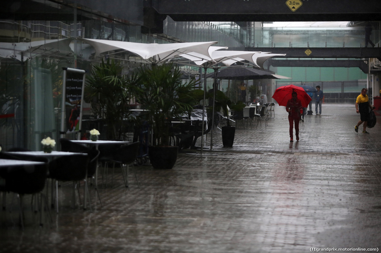 GP BRASILE, 09.11.2017 - Rain falls in the paddock
