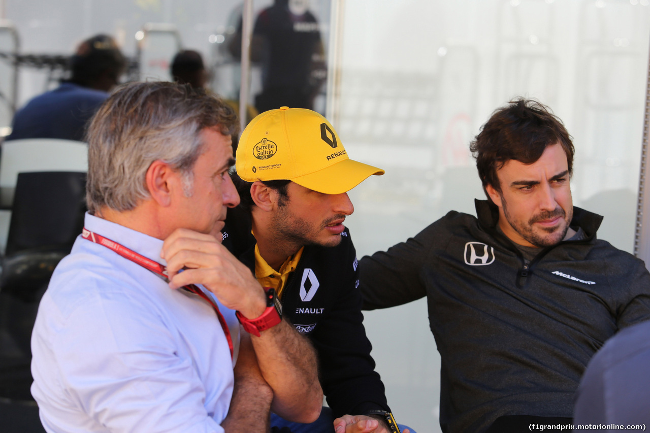 GP BRASILE, 10.11.2017 - Prove Libere 1, Carlos Sainz (ESP) WRC Champion former, Carlos Sainz Jr (ESP) Renault Sport F1 Team RS17 e Fernando Alonso (ESP) McLaren MCL32