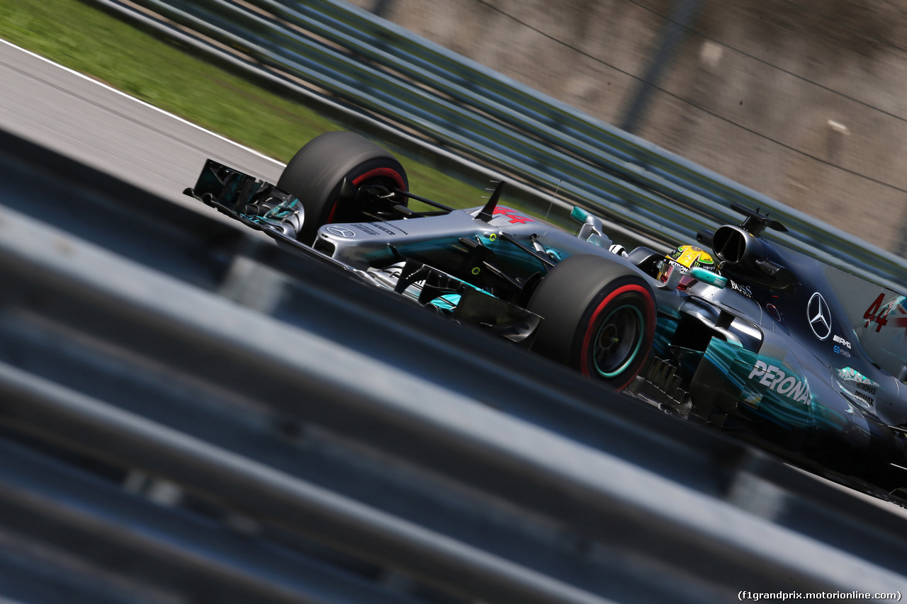 GP BRASILE, 10.11.2017 - Prove Libere 1, Lewis Hamilton (GBR) Mercedes AMG F1 W08