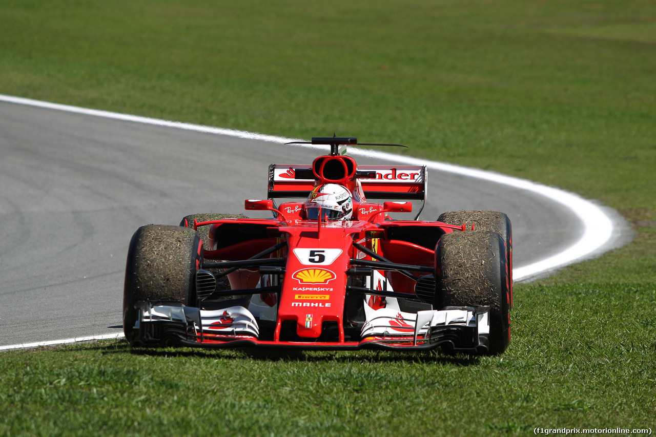 GP BRASILE, 10.11.2017 - Prove Libere 1, Sebastian Vettel (GER) Ferrari SF70H spins