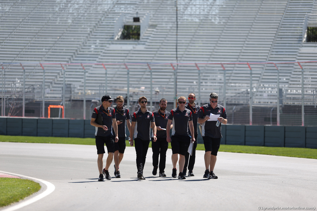 GP CANADA, 08.06.2017- Romain Grosjean (FRA) Haas F1 Team VF-17 walks the circuit