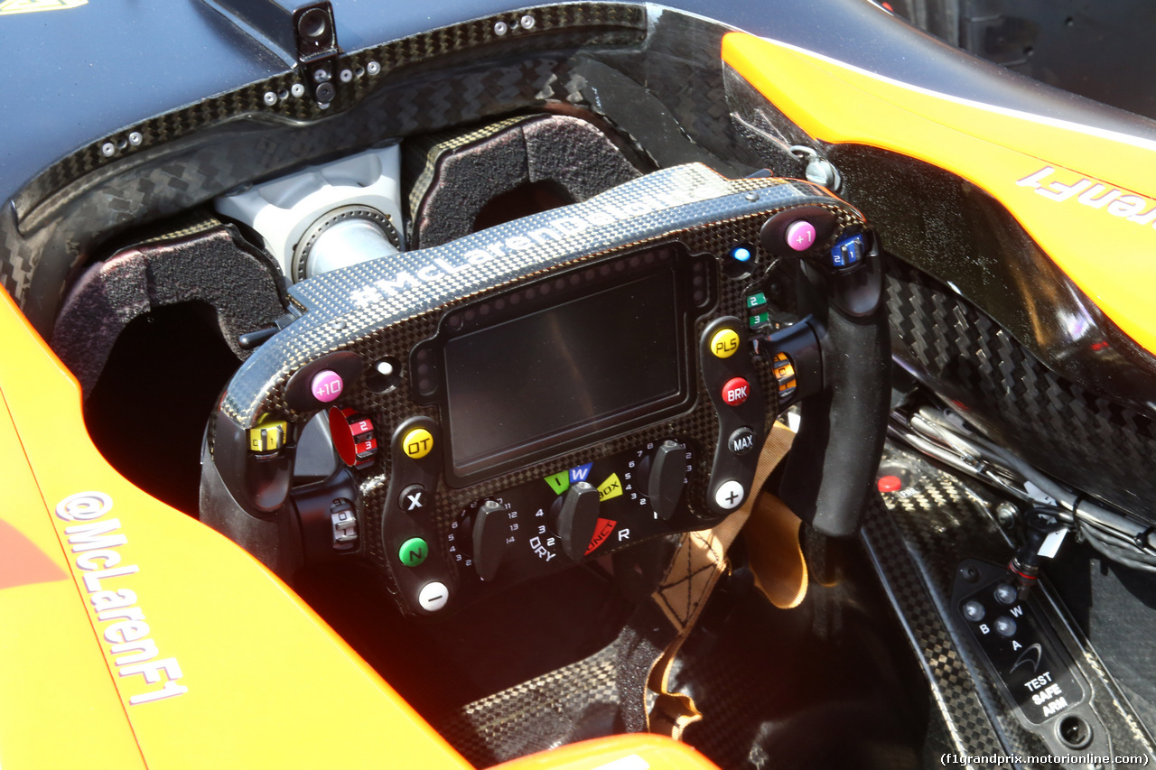 GP CANADA, 08.06.2017- McLaren Honda MCL32 steering wheel